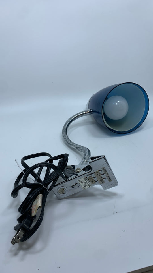 METAL LAMP W/DESK CLIP+BLUE SHADE.