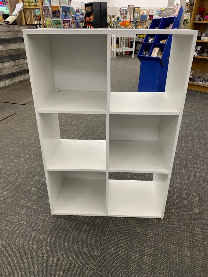 WHITE 6-SLOT CUBBIE.