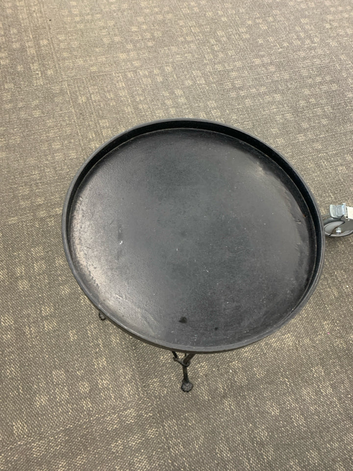 ROUND HEAVY BLACK METAL PLANT STAND.