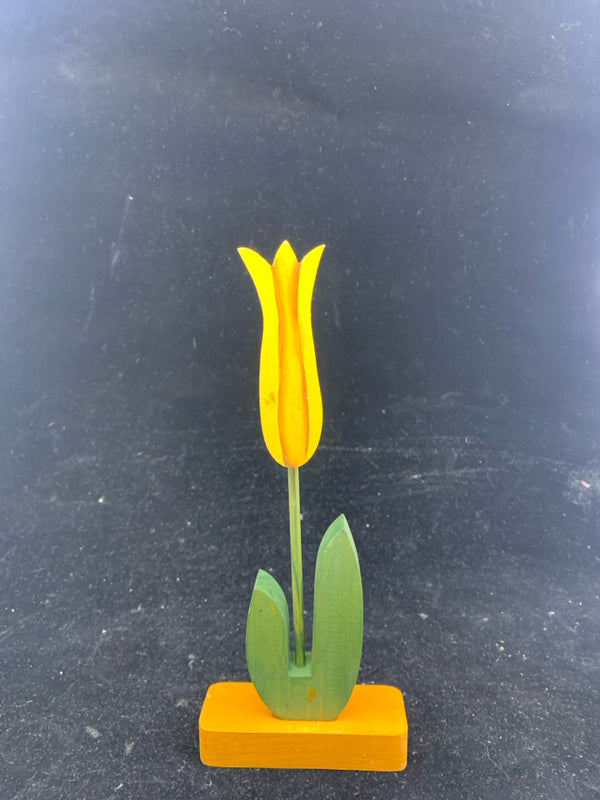 VTG YELLOW WOOD TULIP.