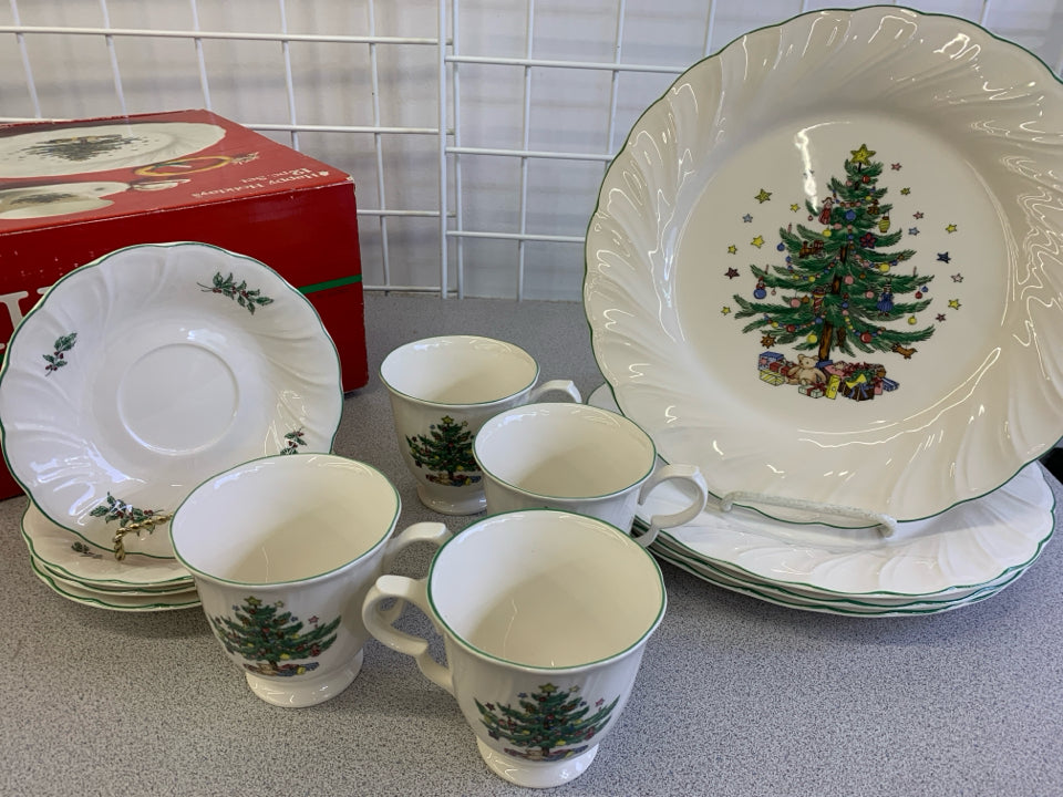 12pc HAPPY HOLIDAYS SVC 4- DINNER PLATES, CUPS, SAUCERS- IN BOX.