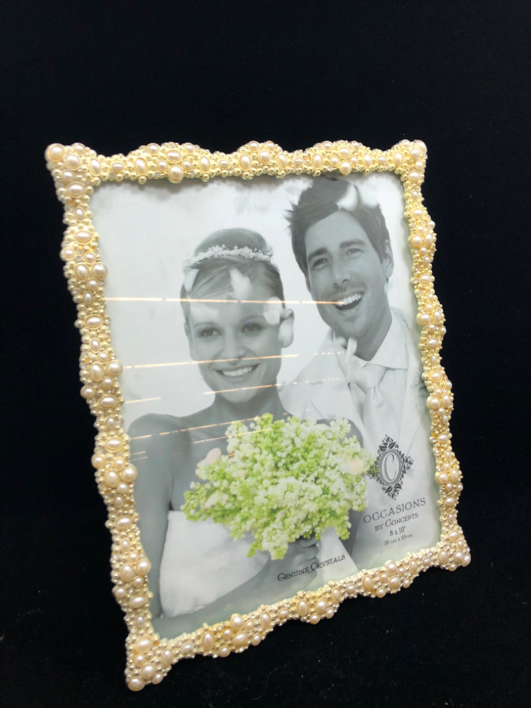 GOLD AND FAUX PEARL WEDDING FRAME.