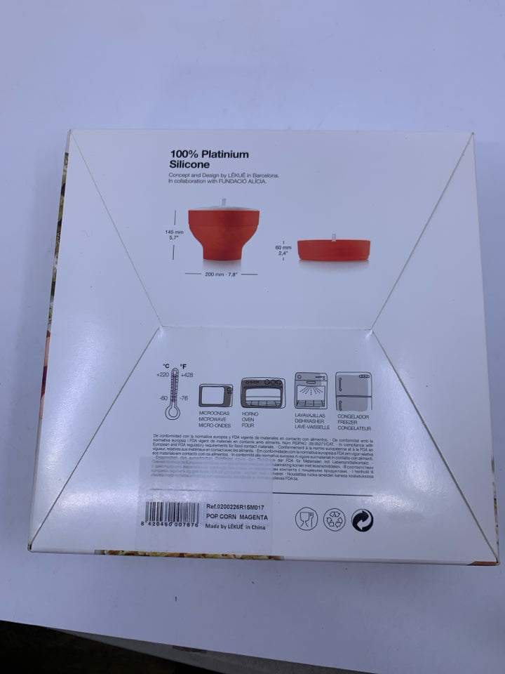 NIP PINK SILICONE COLLAPSIBLE MICROWAVE POPCORN MAKER.