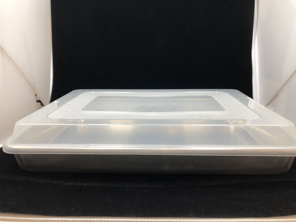 HALF SHEET PAN COVERED BAKING SHEET.