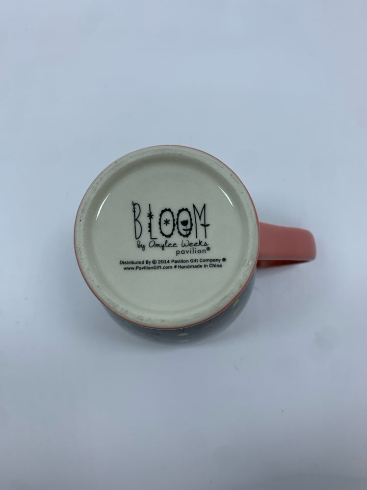 GREY/PINK NURSE MUG.