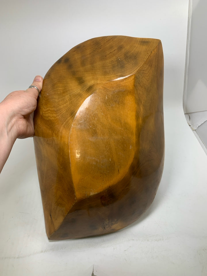 OVAL GLAZED CRAVED WOOD BOWL W/ POINTED EDGE.