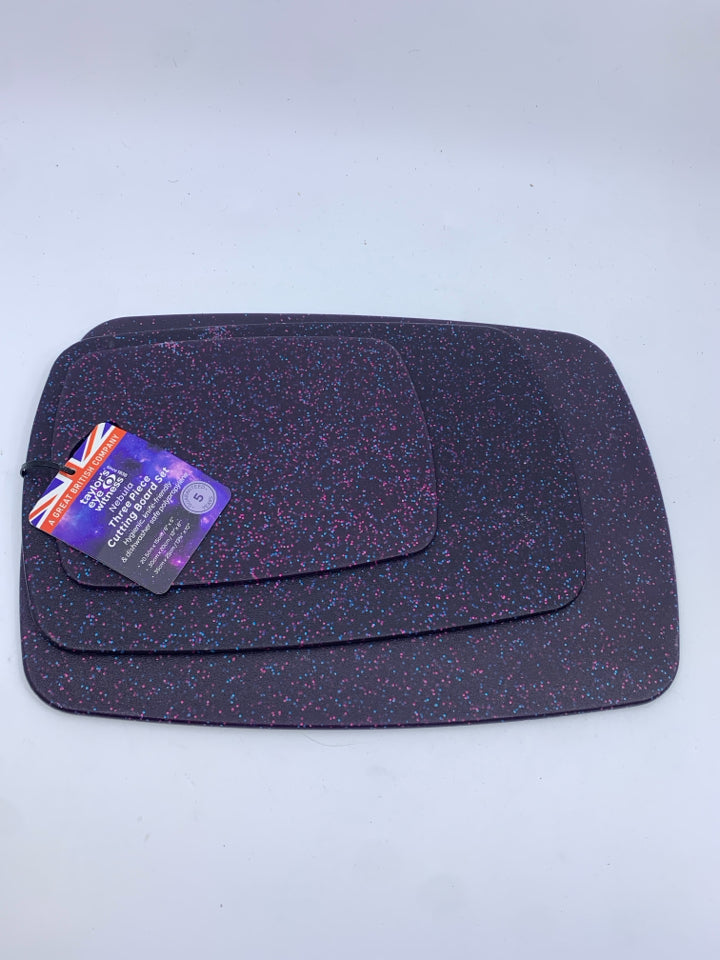 3 NIP CUTTING BOARD SET.