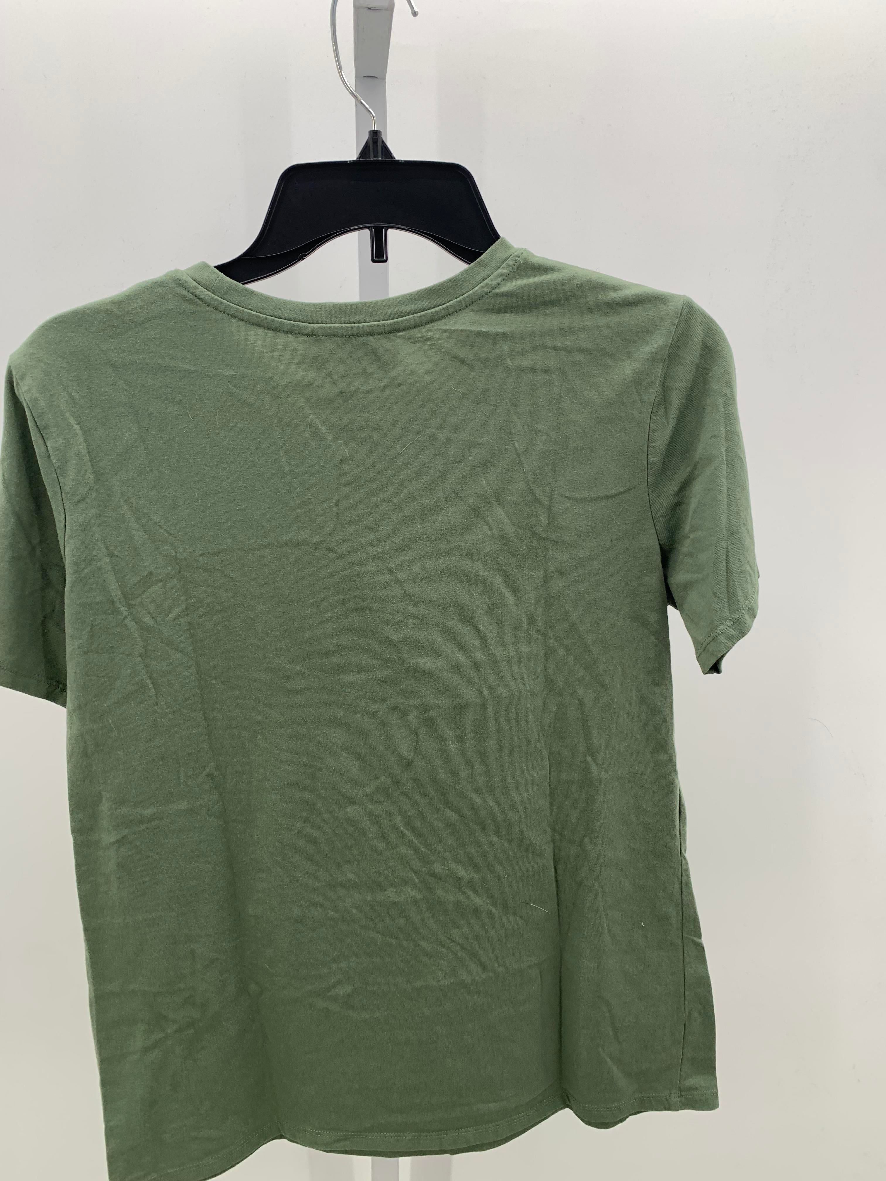 Size Medium Misses Short Sleeve Shirt