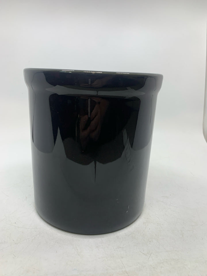 LARGE UTENSIL CROCK.
