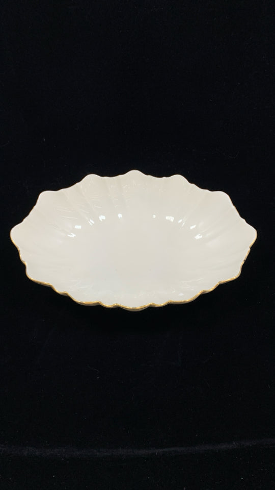 OVAL RUFFLE EDGE DISH W/GOLD RIM.