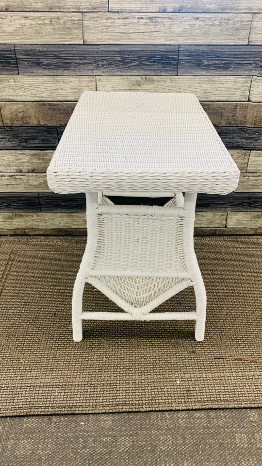 WHITE WICKER TABLE W BOTTOM BASKET.