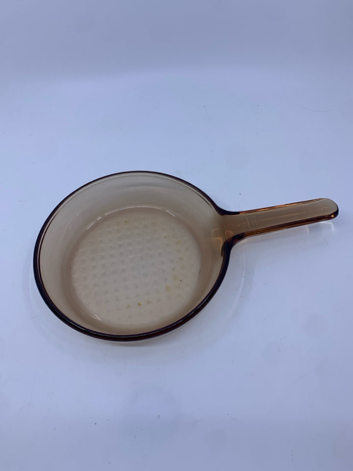 BROWN GLASS CORNING WARE SKILLET.