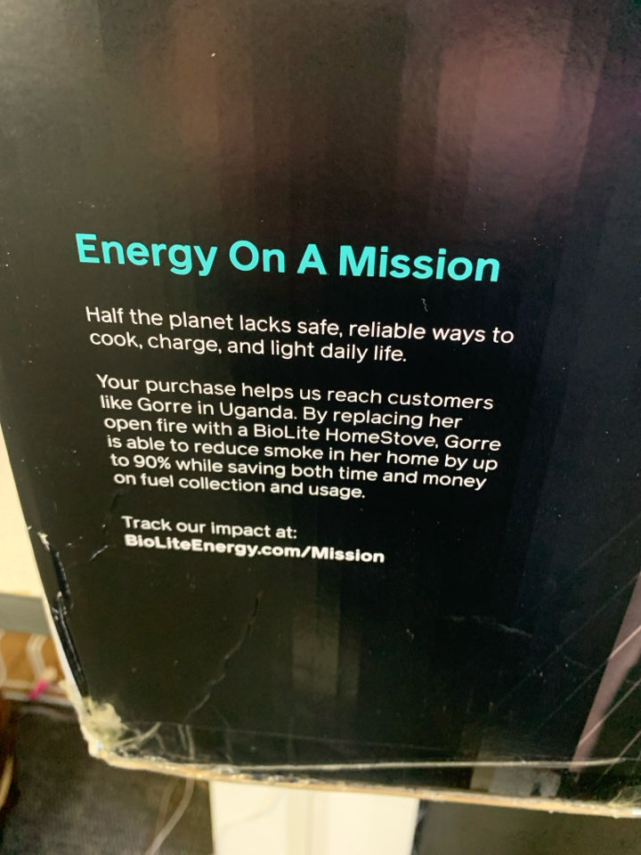 NIB BIOLITE FIREPIT + WOOD AND CHARCOAL-BURNING FIRE PIT