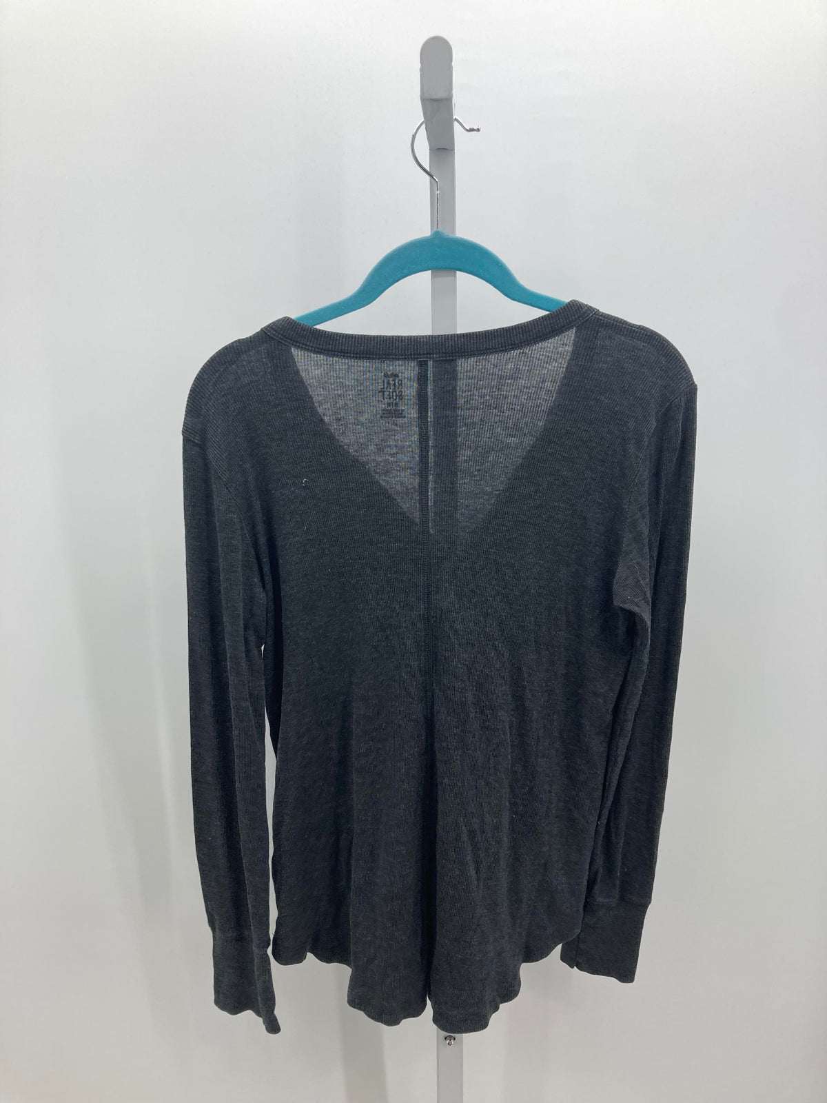 Aero Size Medium Juniors Long Sleeve Shirt