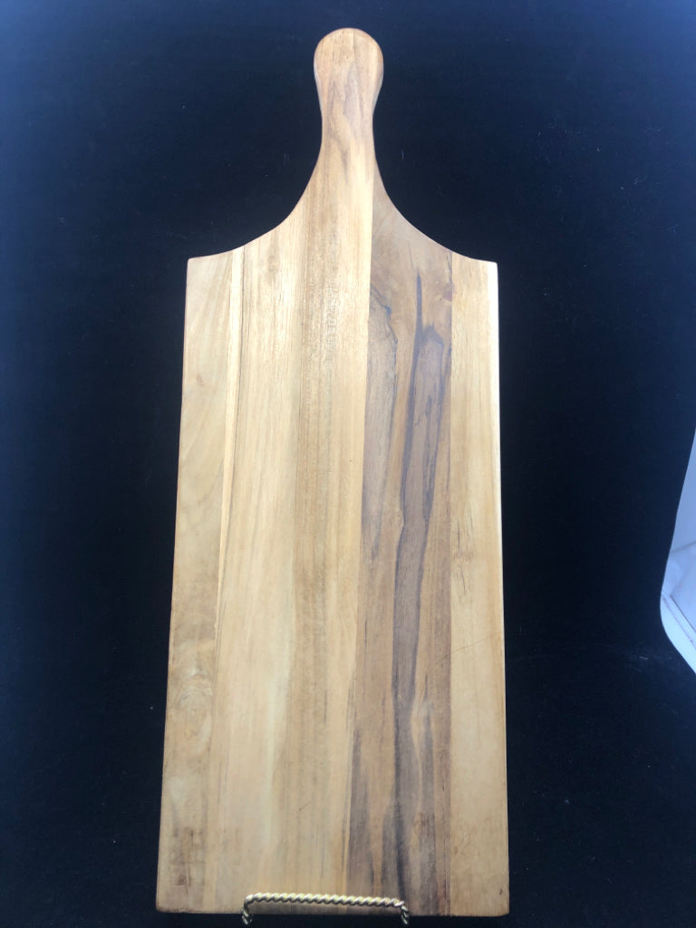 LARGE WOOD PADDLE CUTTING BOARD.