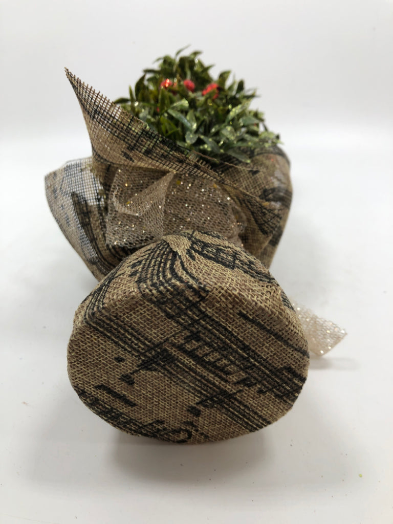 SMALL GLITTER TREE IN MUSIC NOTES BURLAP