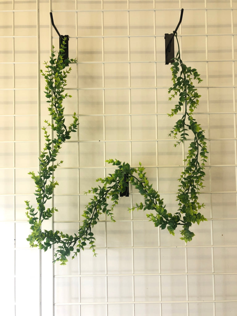 FAUX GREENS GARLAND.