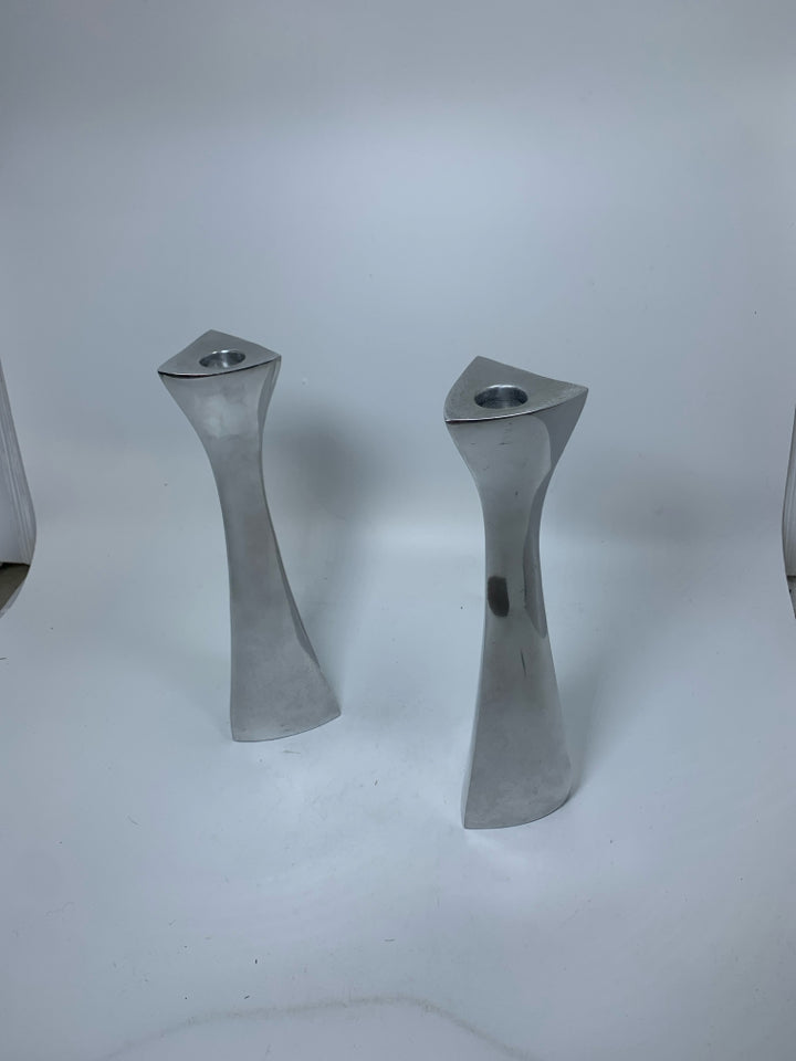 2 VTG HEAVY TRIANGLE METAL TAPERED CANDLE HOLDERS.
