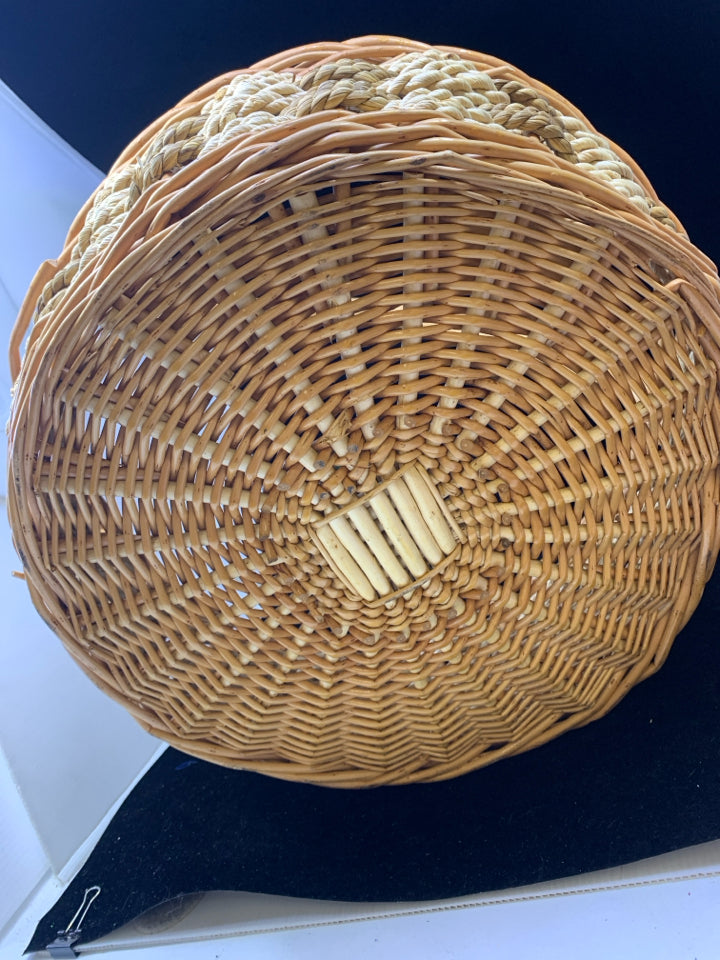 BLONDE BASKET W HANDLE.
