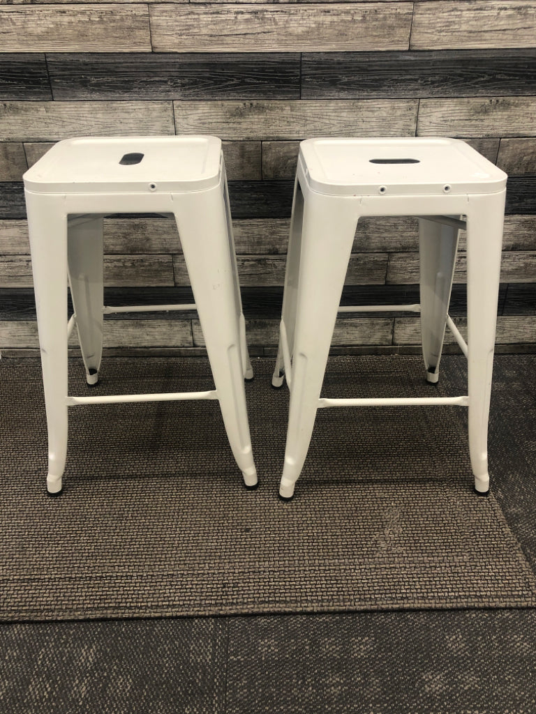 2 STOOLS GREY METAL.