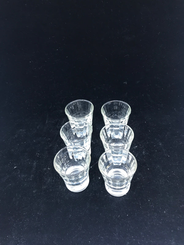 6 TEXTURED SHORT GLASSES.