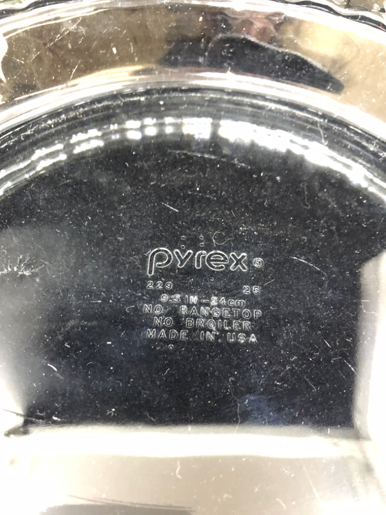 PYREX CLEAR GLASS PIE DISH.