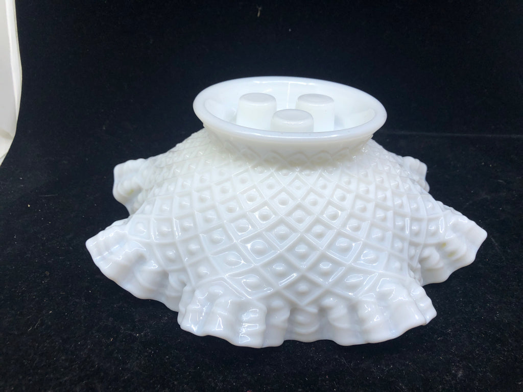 VTG MILK GLASS DIAMOND PATTERN 3PC HORN EPERGNE.