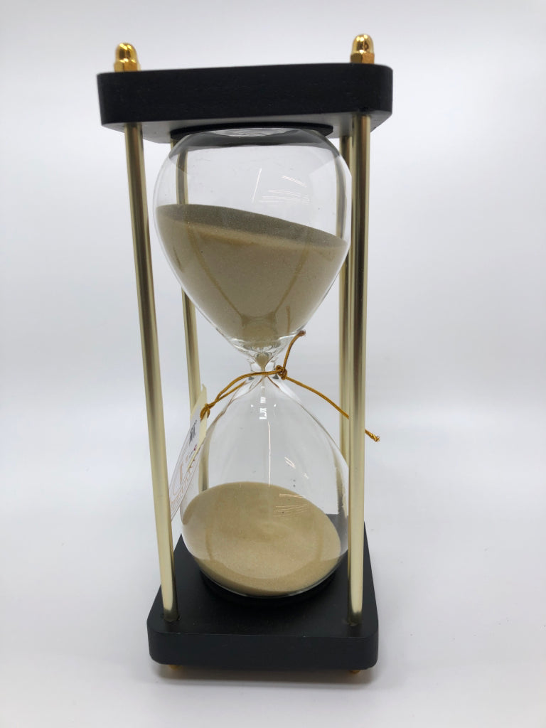 SAND HOURGLASS DESK DECOR.