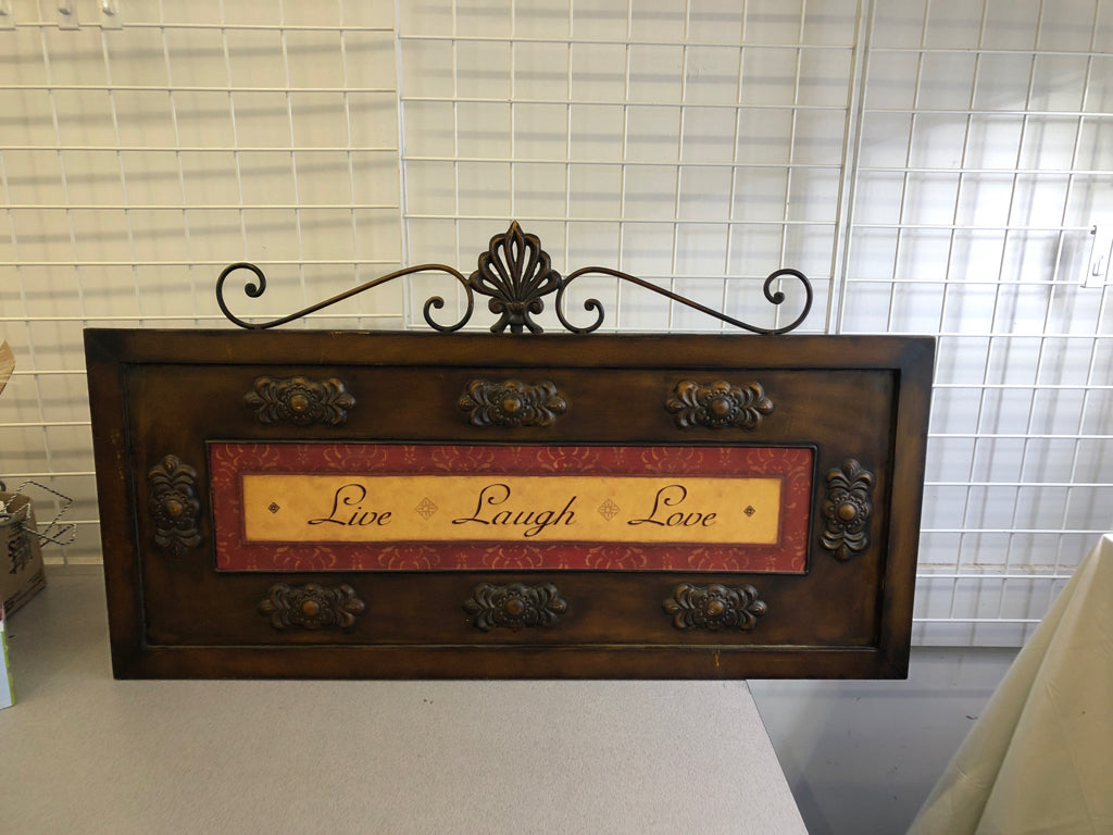 LIVE/LAUGH/LOVE SCROLL METAL WALL ART.