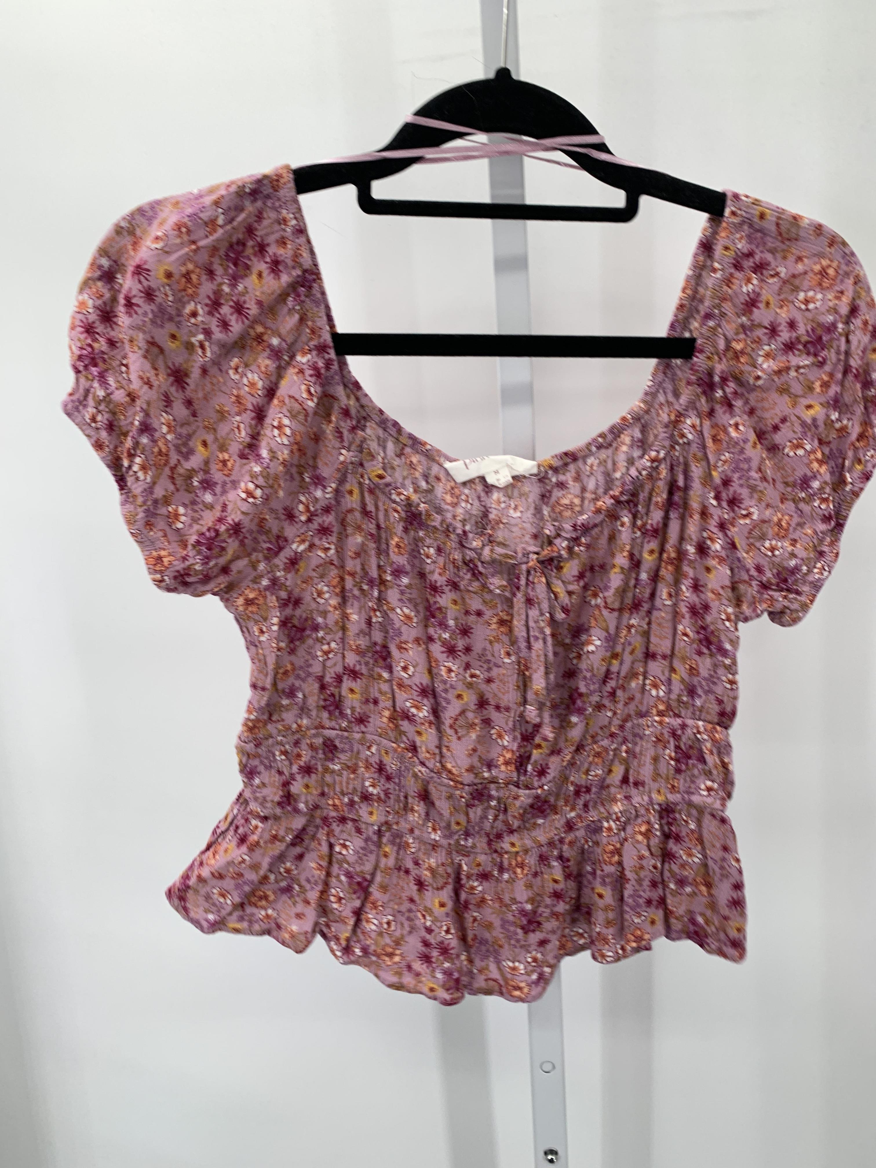 Pink Rose Size Medium Juniors Short Sleeve Shirt