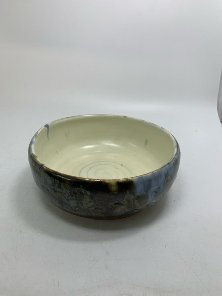 HEAVE DARK BROWN/BLUE OUTER WHITE INSIDE POTTERY BOWL.