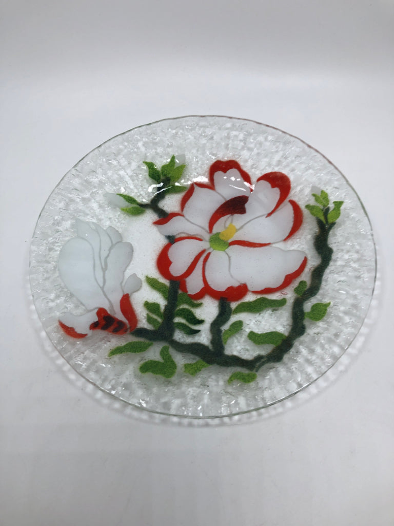 5 ASSORTED FUSED GLASS FLORAL DINNER PLATES.