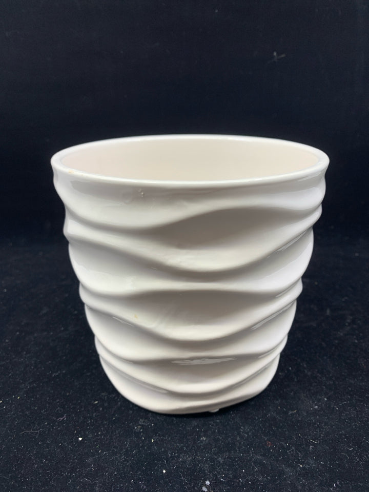 WHITE WAVY RIBBED CERAMIC PLANTER.