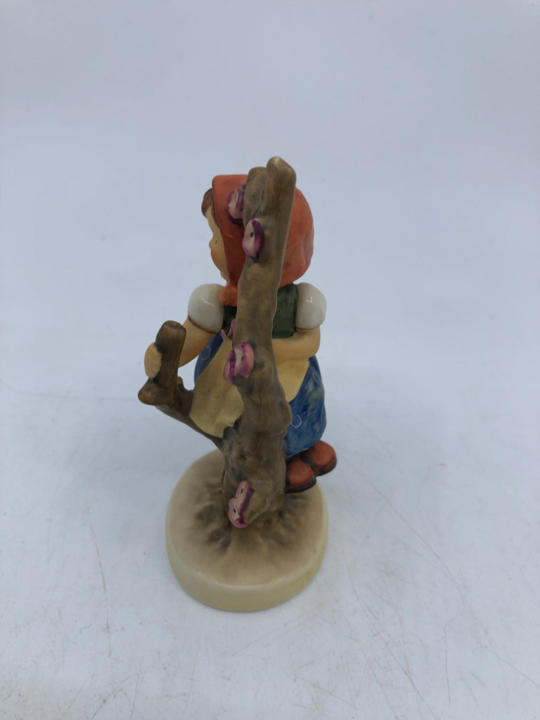 VTG HUMMEL "APPLE TREE GIRL".