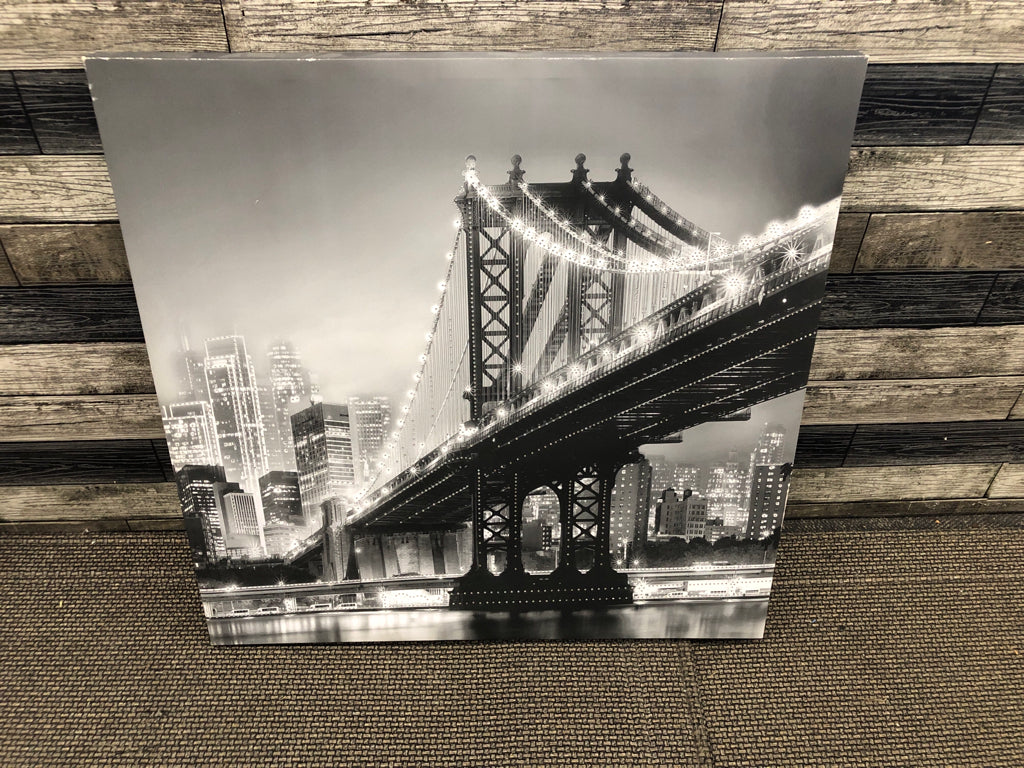 BLACK AND WHITE BRIDGE PHOTO CANVAS.