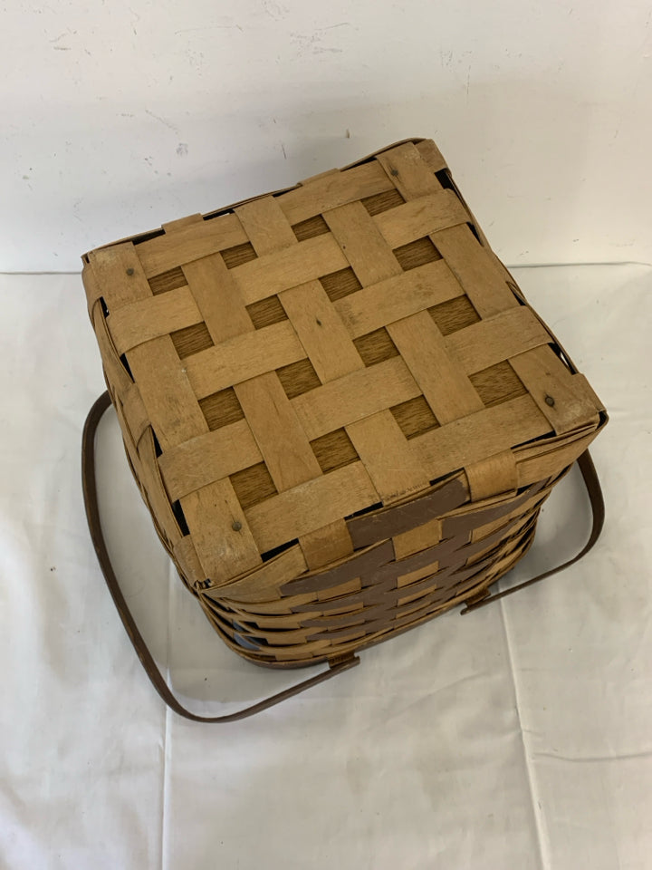 BASKET W/2 HANDLES.