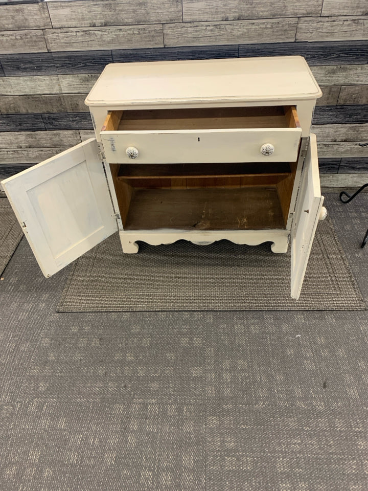 CREAM DISTRESSED SMALL CABINET W DRAWER.