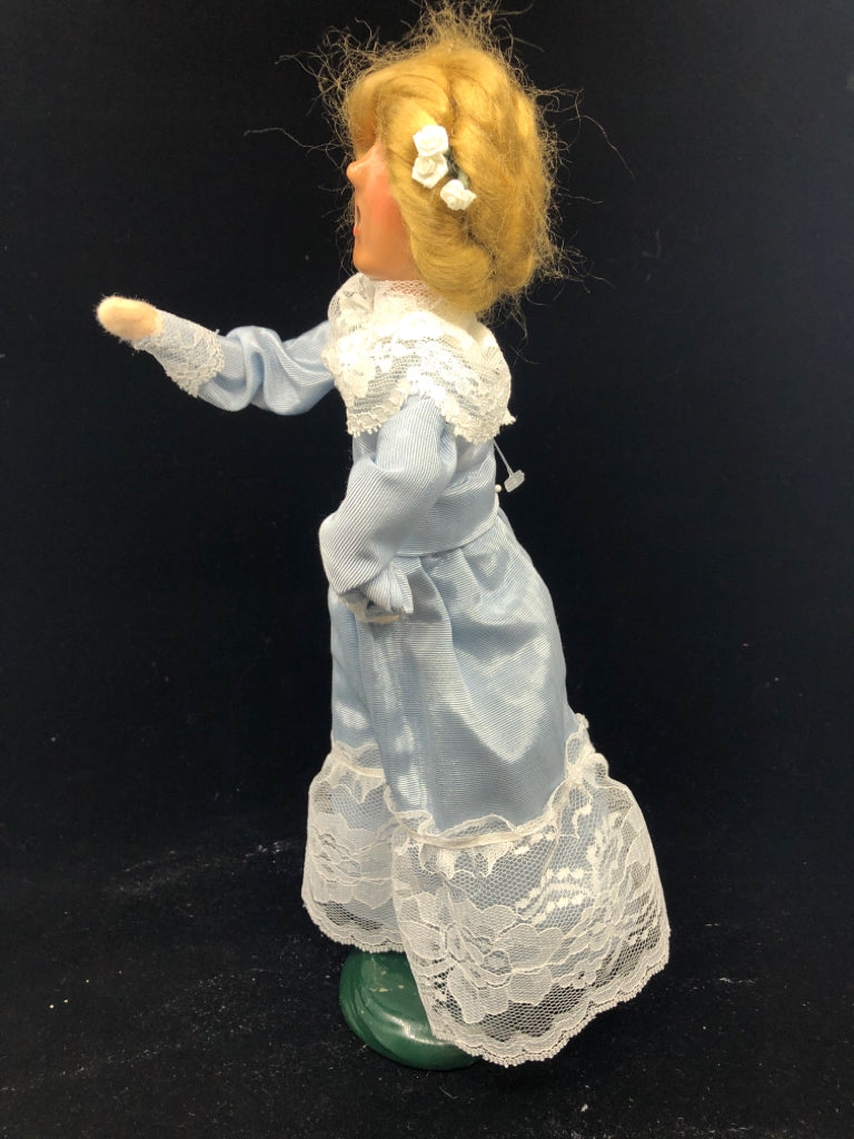 1999 BYERS' CHOICE CAROLERS "DANCING VICTORIAN" IN BLUE DRESS W BLONDE HAIR.