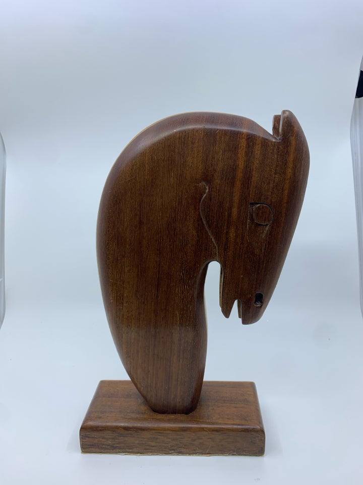 WOODEN HORSE HEAD TABLE DECOR.