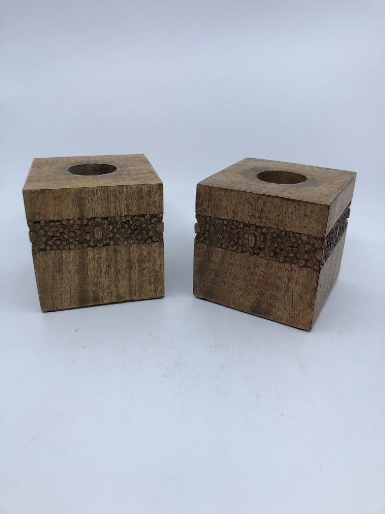 2 SQUARE WOOD CARVED FLOWERS TEA LIGHT HOLDERS.