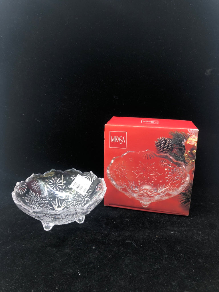 NIB MIKASA SNOWFLAKE FOOTED BOWL.