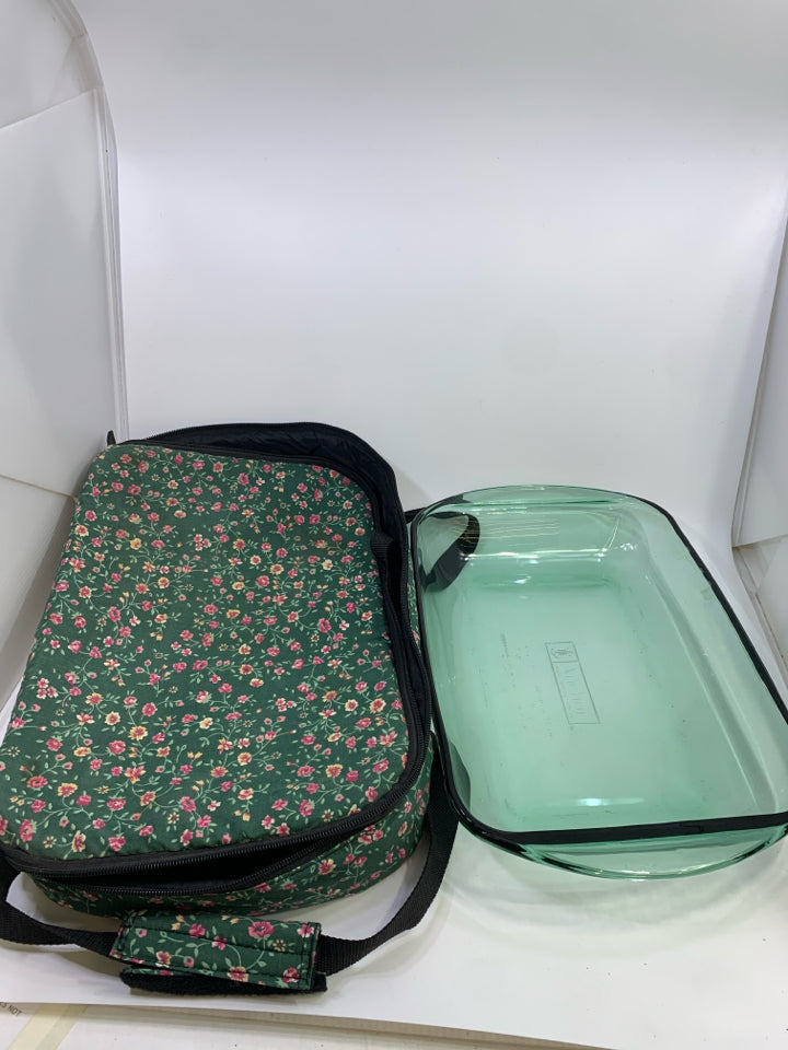 CASSEROLE DISH W/CARRY CASE.