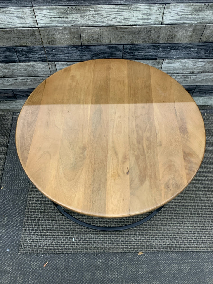 METAL BASE WOOD TOP CIRCLE COFFEE TABLE.