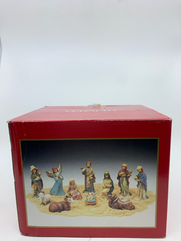 HERALD NATIVITY SCENE FIGURINES IN BOX