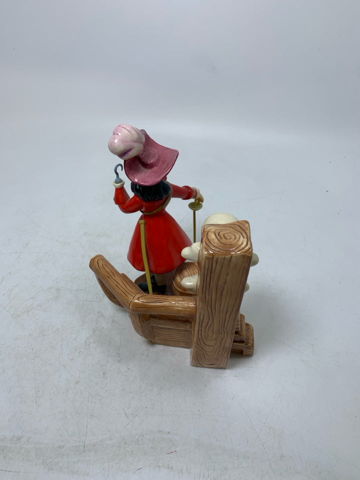 VTG DISNEY SHOWCASE CAPTAIN HOOK FIGURINE 2002.
