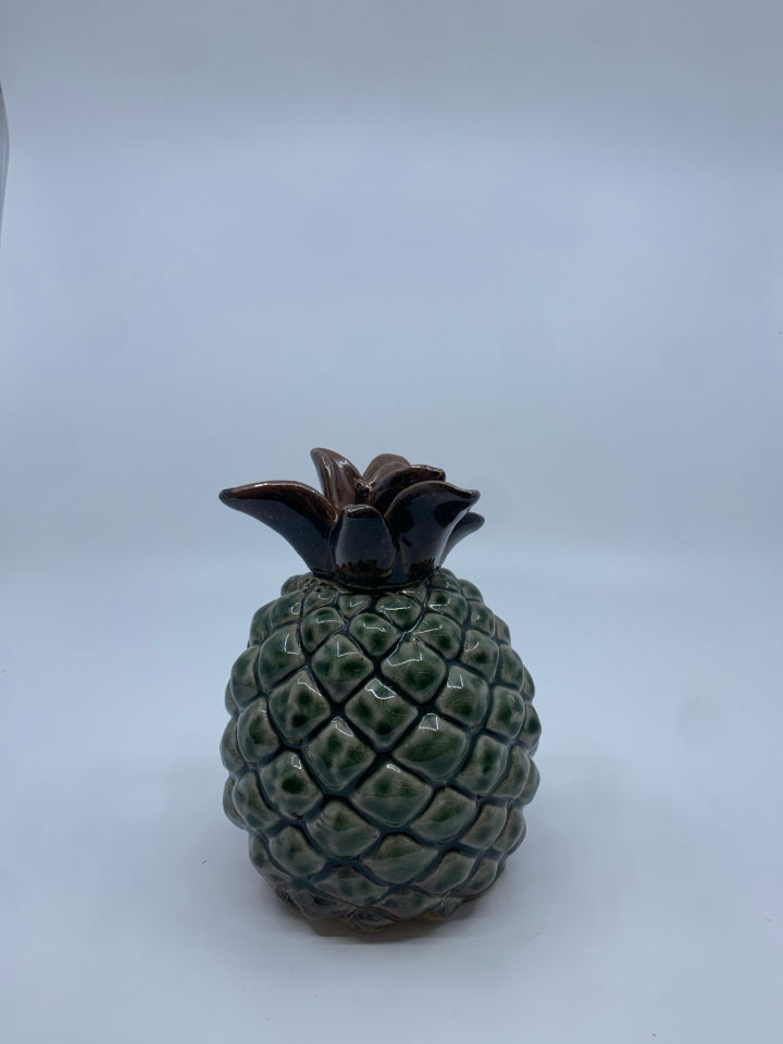 CERAMIC GREEN PINEAPPLE.