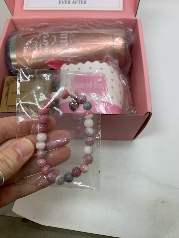 IN BOX HAPPY RETIREMENT BOX SOCKS CANDLE TUMBLER BRACELET & BOOK MARK.