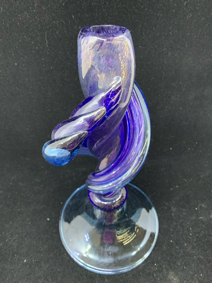 BLUE BLOWN GLASS SWIRL BUD VASE.