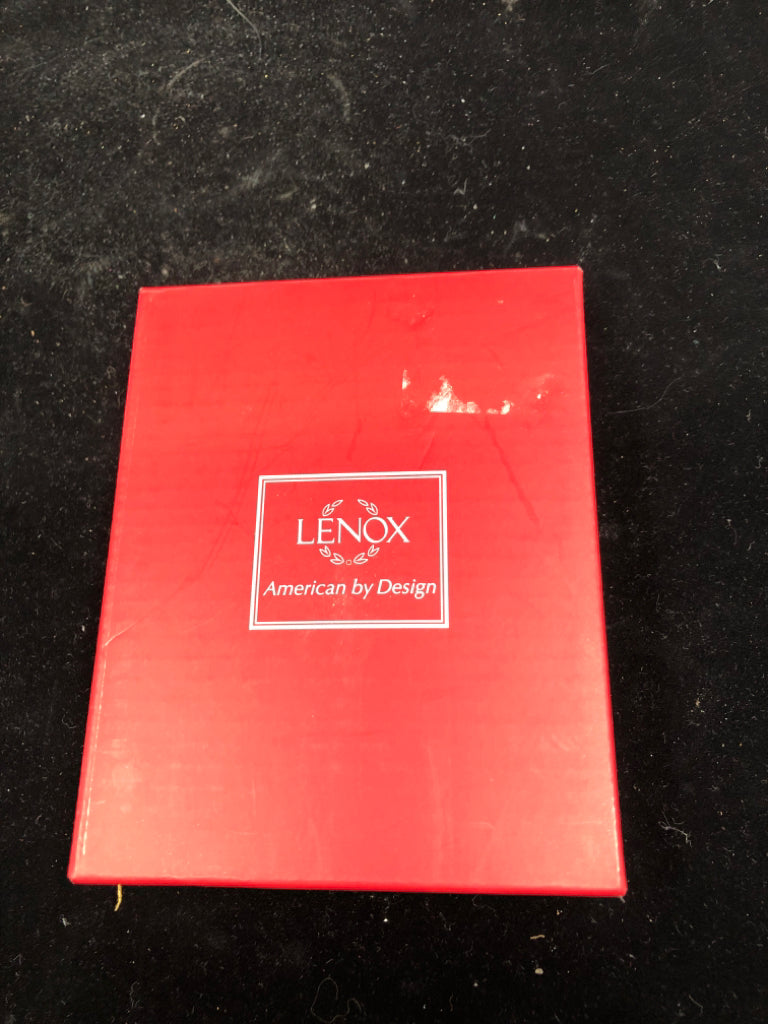 NIB LENOX BEJEWEL SNOWFLAKE ORNAMENT.