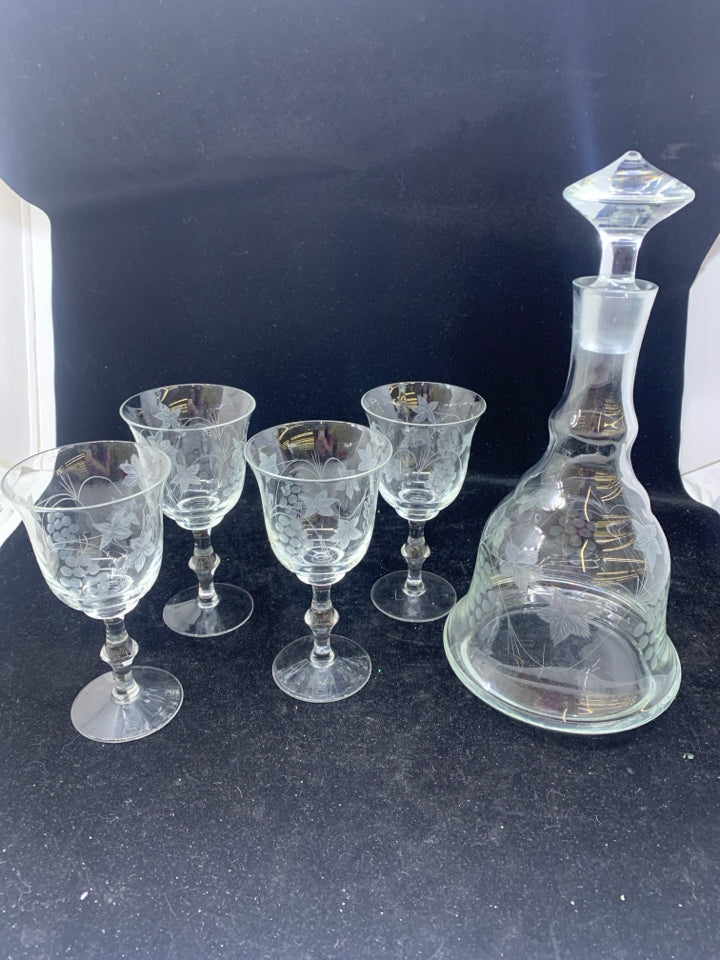 5PC ETCHED GRAPES AND LEAVES PATTERN - 4 WINE GLASSES AND DECANTER.